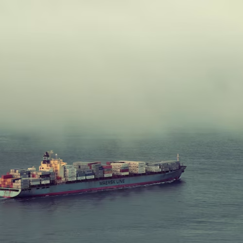 san-francisco-ca-may-11-cargo-ship-pass-by-san-francisco-bay-fog-may-11-2014-san-francisco-sf-is-most-densely-settled-large-city-california-second-most-us_649448-2660